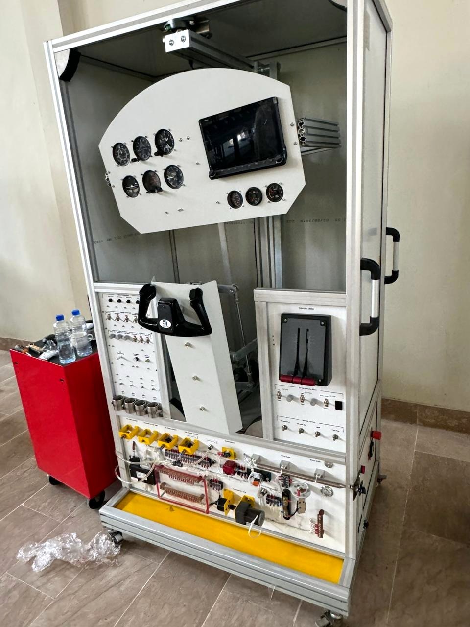 Aircraft instrument panel trainer